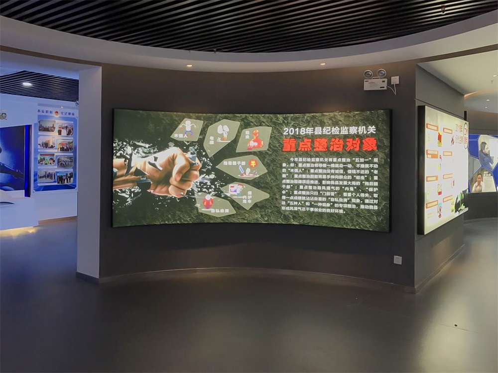 紅色展館設(shè)計中如何突出黨員干部的先進形象和風(fēng)采？